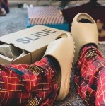 Yeezy Slide KW Bone Onyx Desert sand sulfur Ochre Pure Beach Sandals